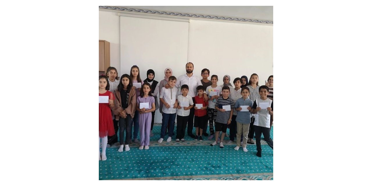 Dereceye giren öğrenciler para ile ödüllendirildi