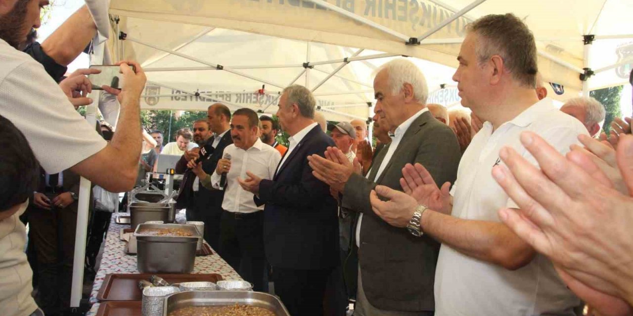 AHİD’den vatandaşlara aşure