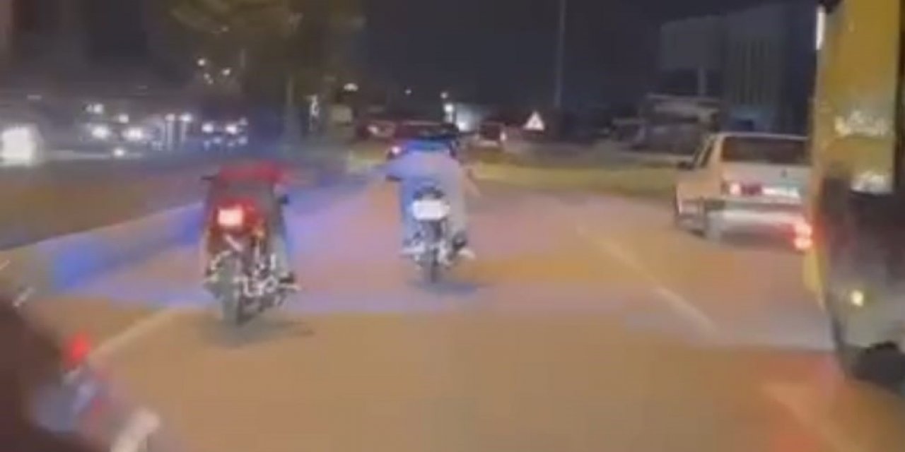 Motosikletli gençlerin tehlikeli yolculuğu kamerada