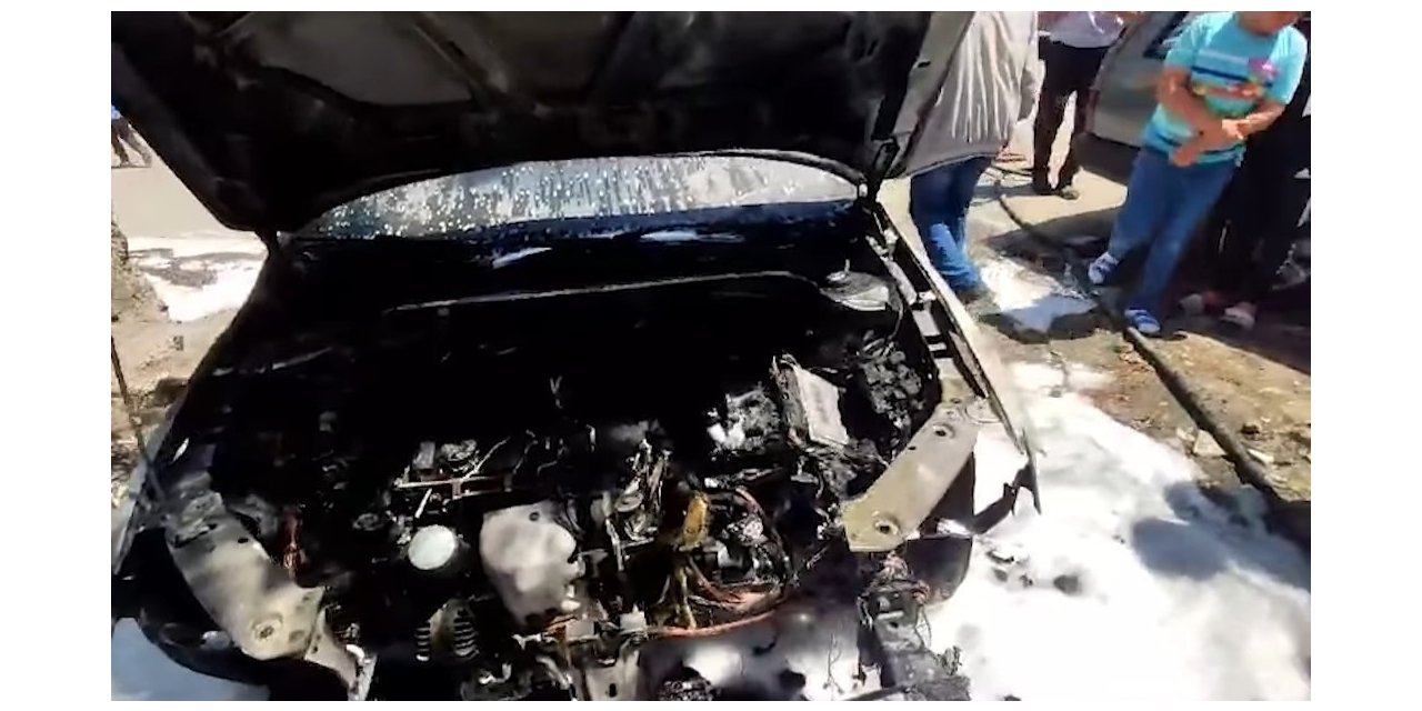 Siirt’te park halindeki araç yandı