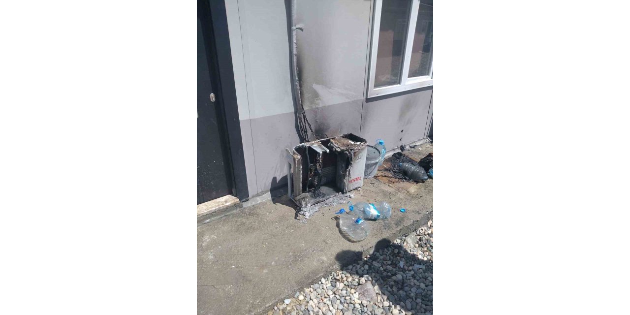 Klima aşırı sıcak ve çalışmaya dayanamadı