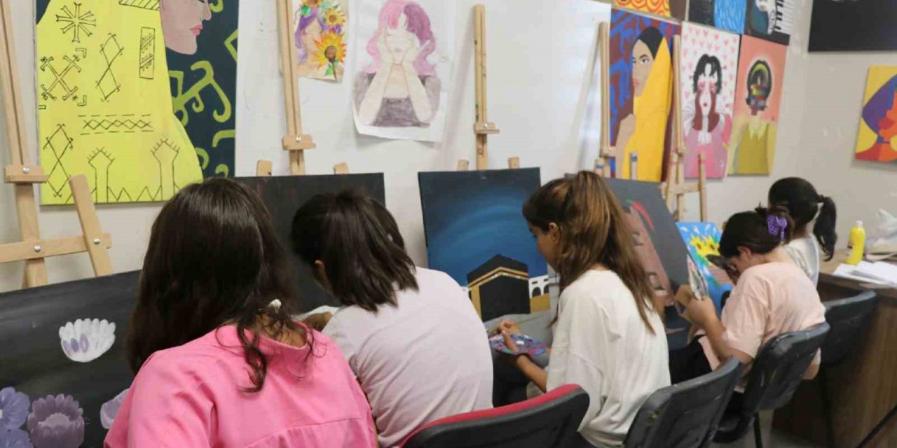 Gençler gençlik merkezlerinde geleceklerine yatırım yapıyor