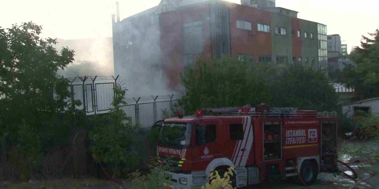 Ataşehir’de iş yeri yangını