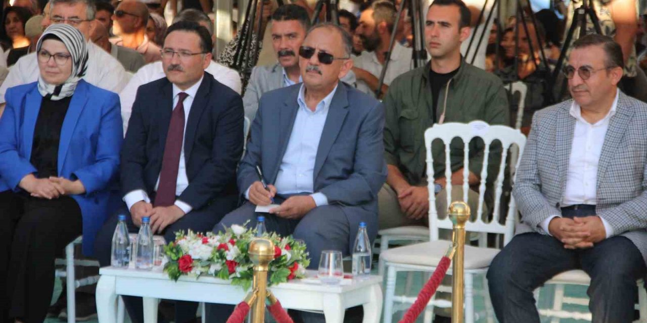 Bakan Özhaseki: "1 ve 2. derecede deprem bölgesinde bulunan bölgelerimizin oranı yüzde 66, yaşayan insan nüfusu ise yüzde 71"