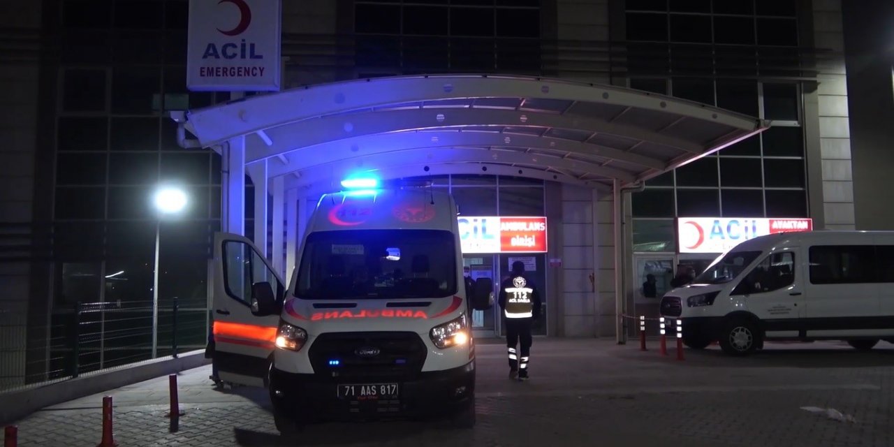 Depremzede ailenin çocuğu 3. kattan düşerek ağır yaralandı