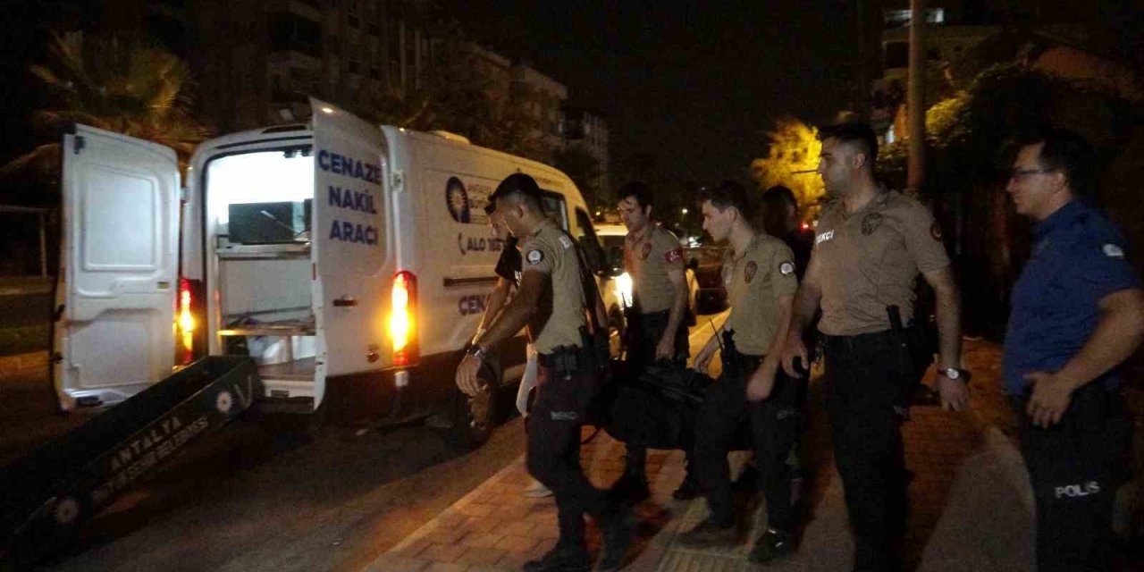 Antalya’da boş arazide erkek cesedi bulundu