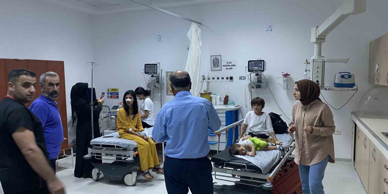 Diyarbakır’da otobüs kavşağa daldı: 20 yaralı