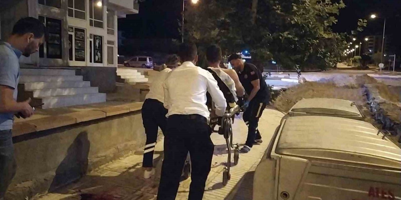 Komşular arasında bıçaklı kavga: 1 yaralı