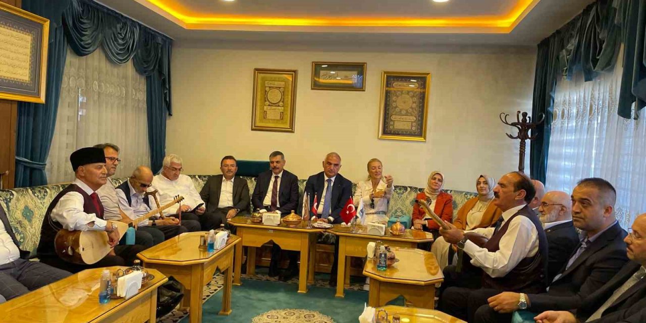 Aşıklar için “Yaşayan İnsan Hazinesi” isteği