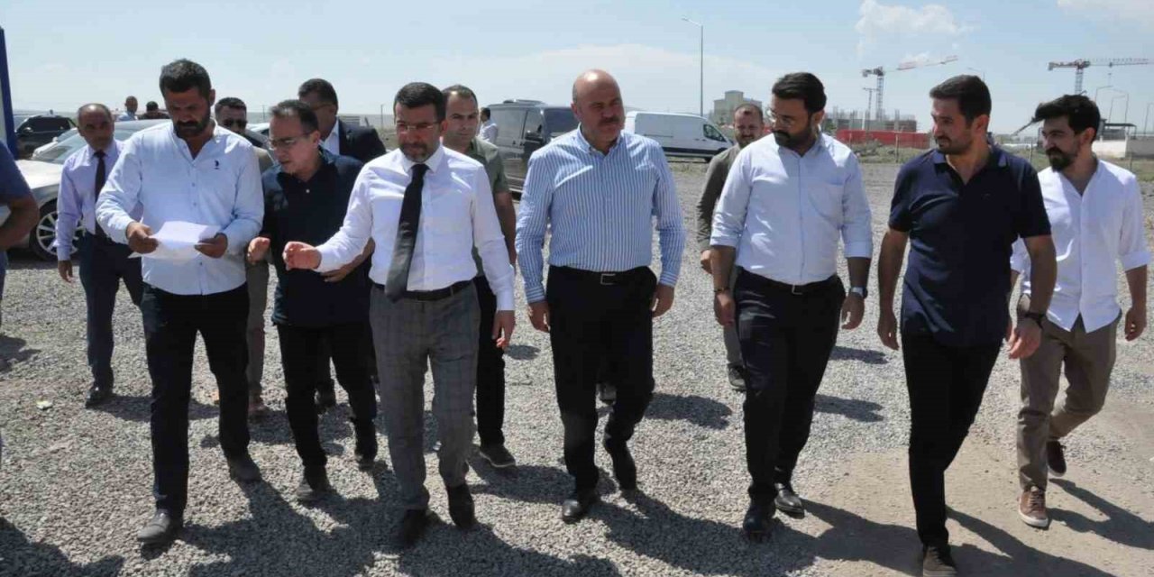 Kars Bölge Hastanesi’nde çalışmalar sürüyor