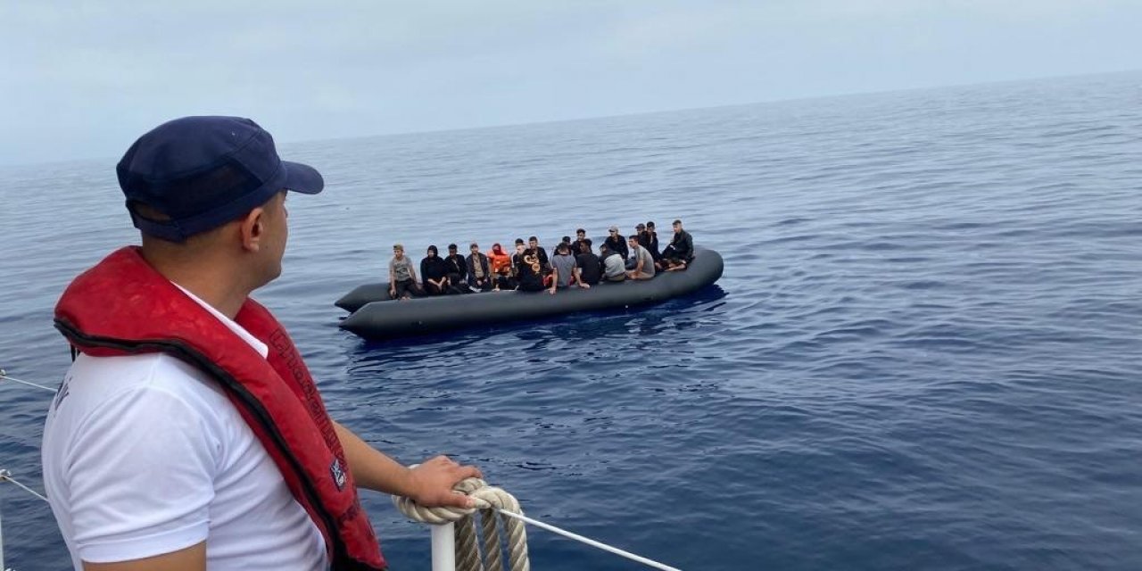 Kuşadası’nda 30 düzensiz göçmen kurtarıldı