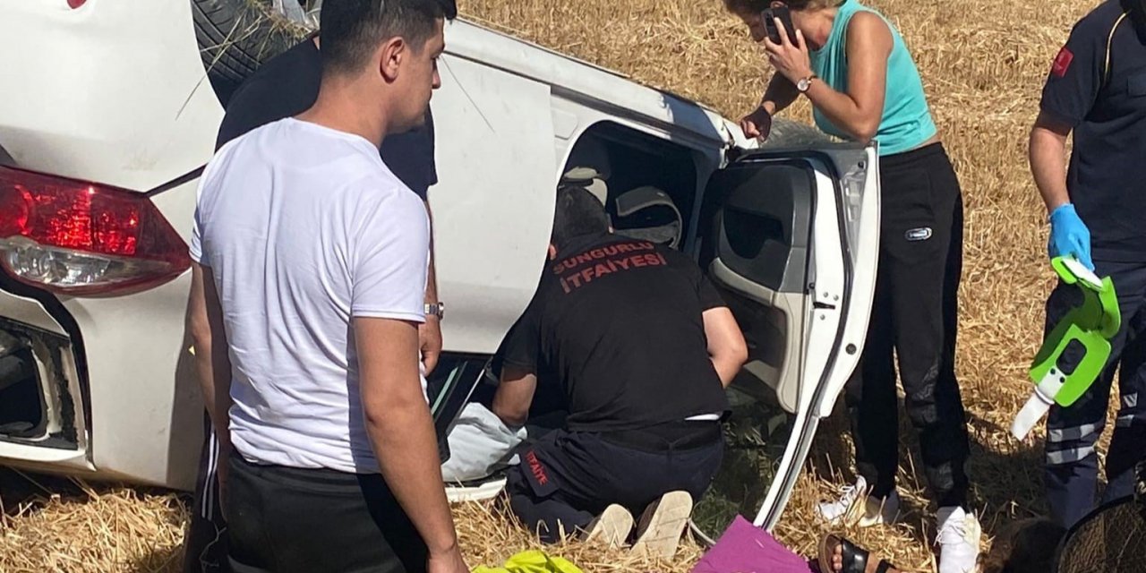 Takla atan otomobil tarlaya devrildi: 4 yaralı