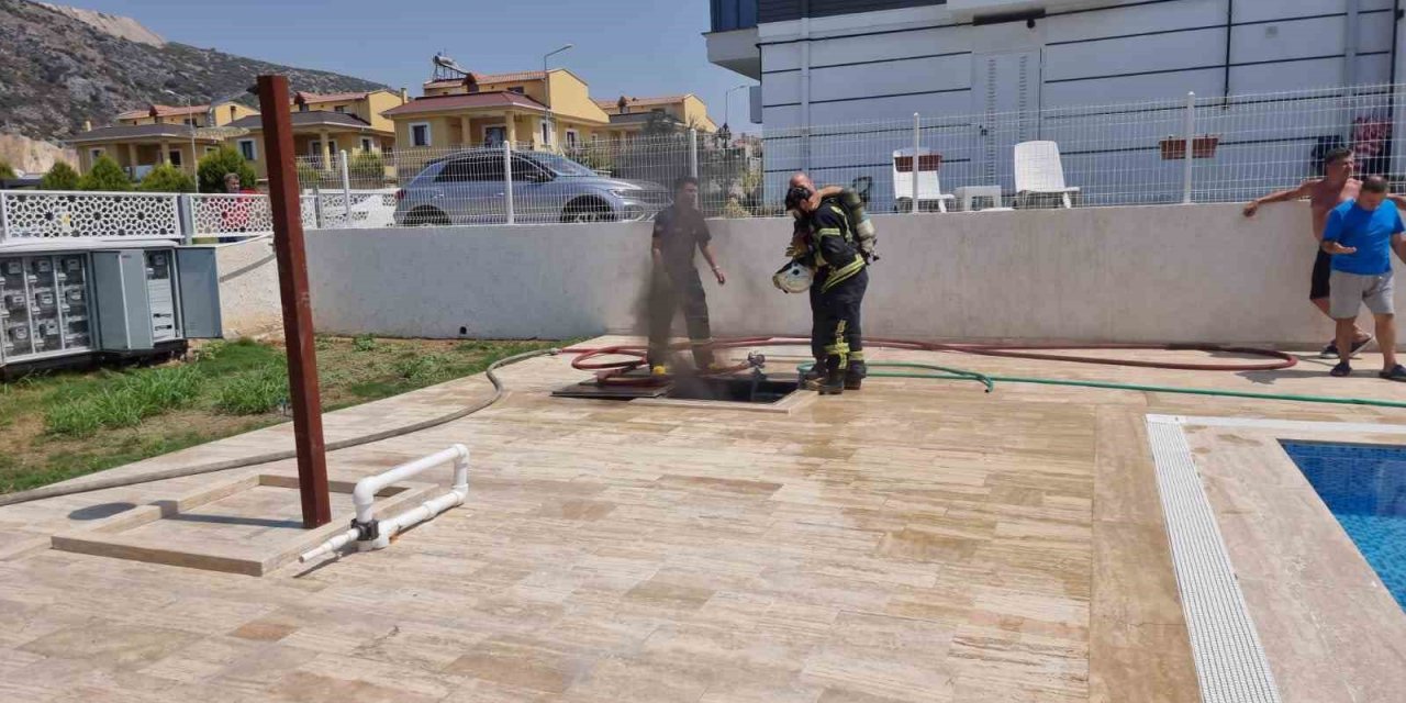 Havuzdaki yangın site sakinlerini korkuttu