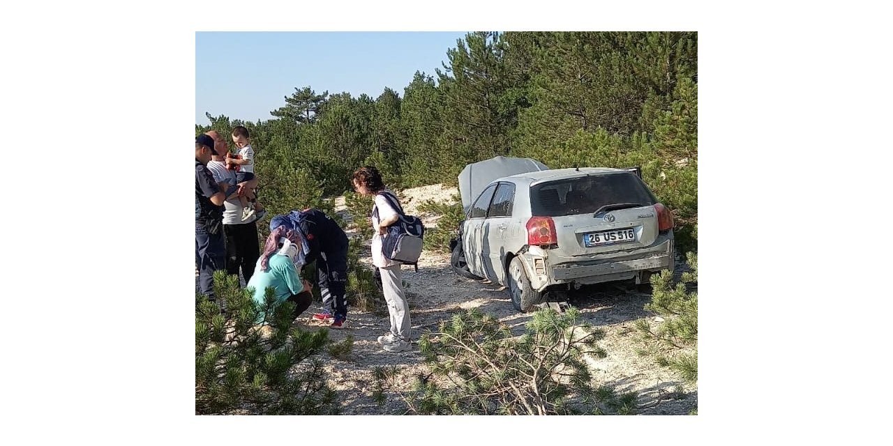 Kütahya iki otomobil çarpıştı: 6 yaralı