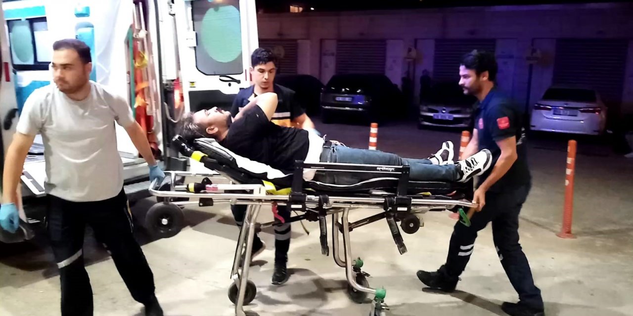 Parkta iki grup arasında bıçaklı kavga: 3 yaralı