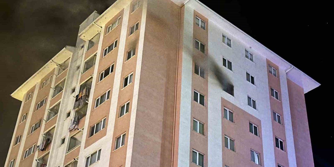 Prizde unutulan ütü evi yaktı