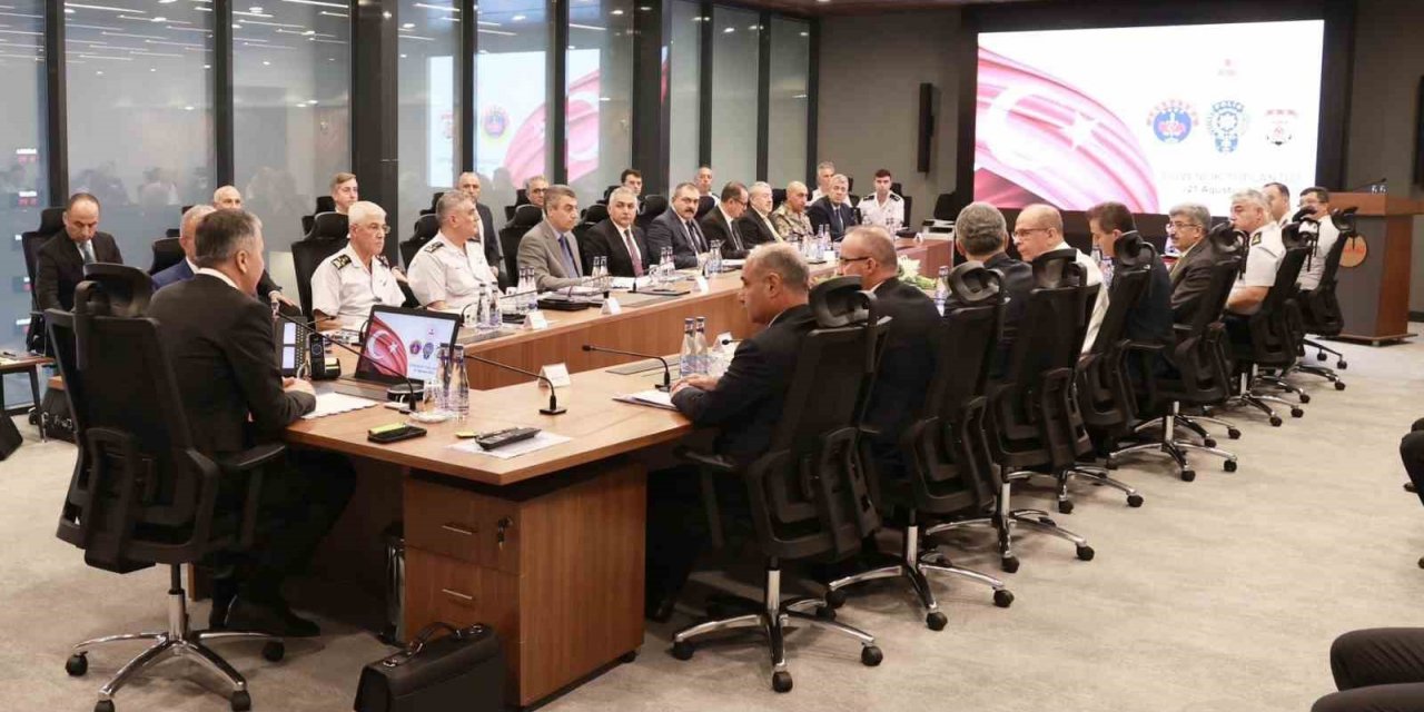 Bakan Yerlikaya: “Vatandaşlarımızın huzur ve güvenliği için suçluların nefesini kesmekte kararlıyız”