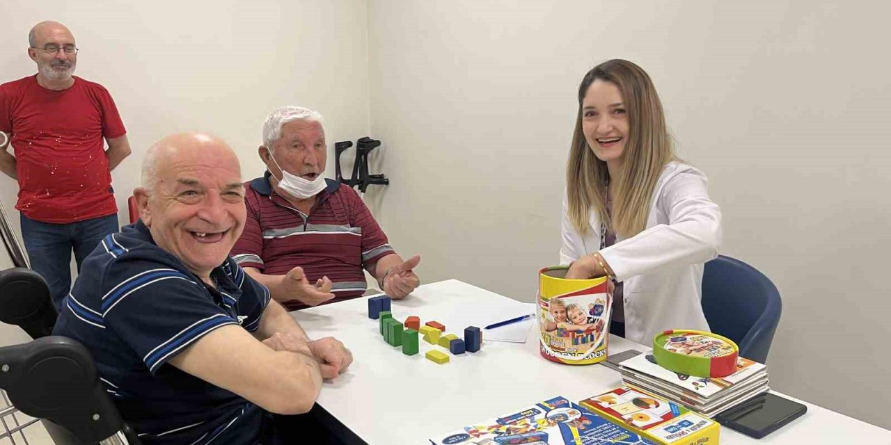 Geriatri Atölyesi’nde yaşlılara destek olunuyor
