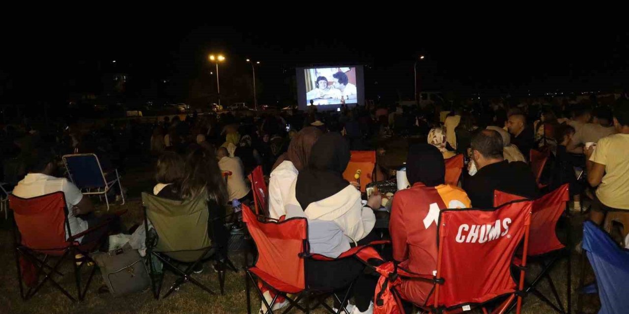 Mavi Boncuk ile hüzün ve eğlenceyi yaşadılar