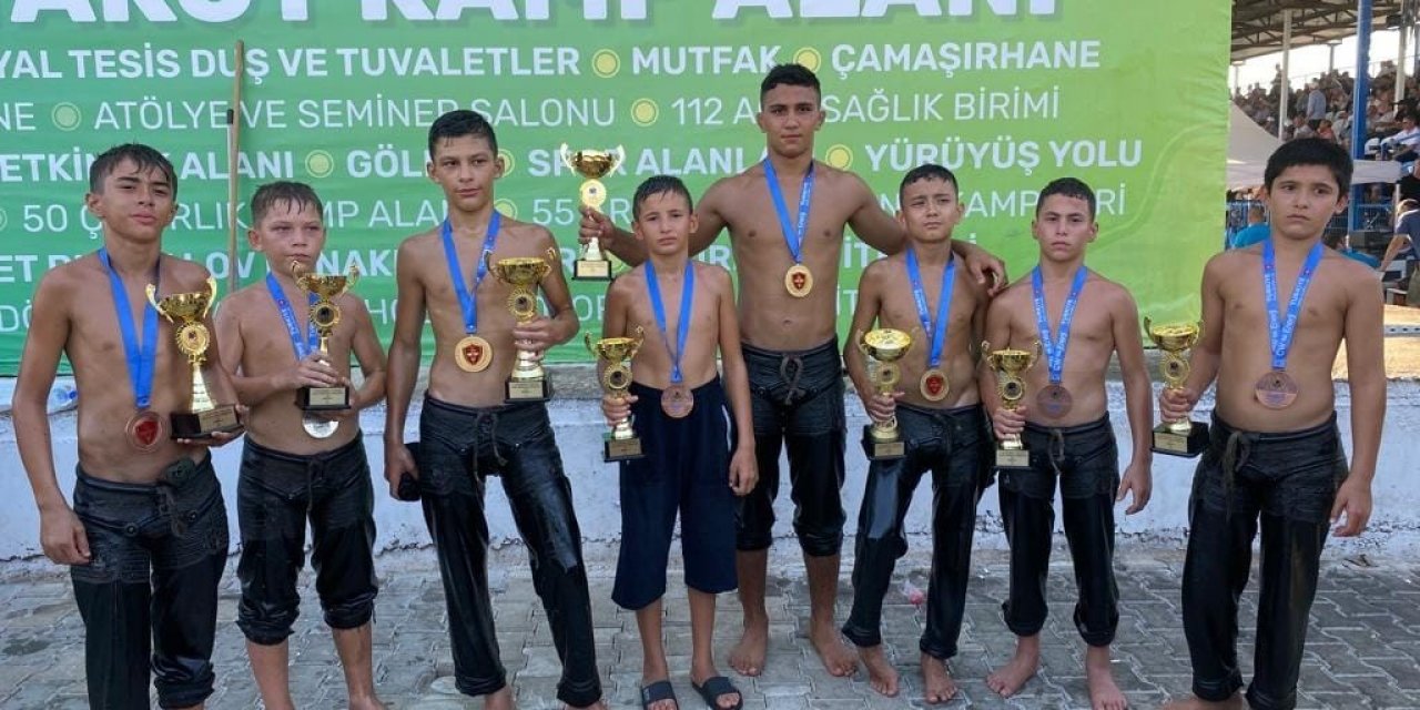 Pamukkaleli pehlivanlar Manisa’dan 8 madalya kaptı