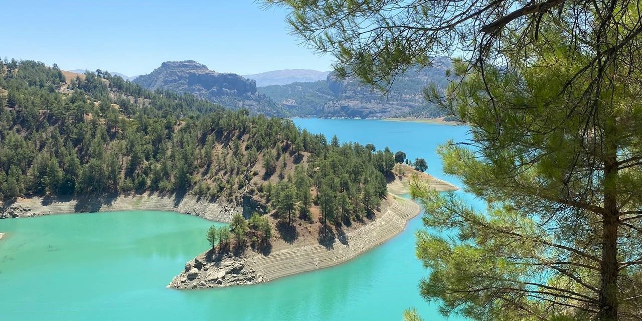 Menzelet Barajı mest ediyor