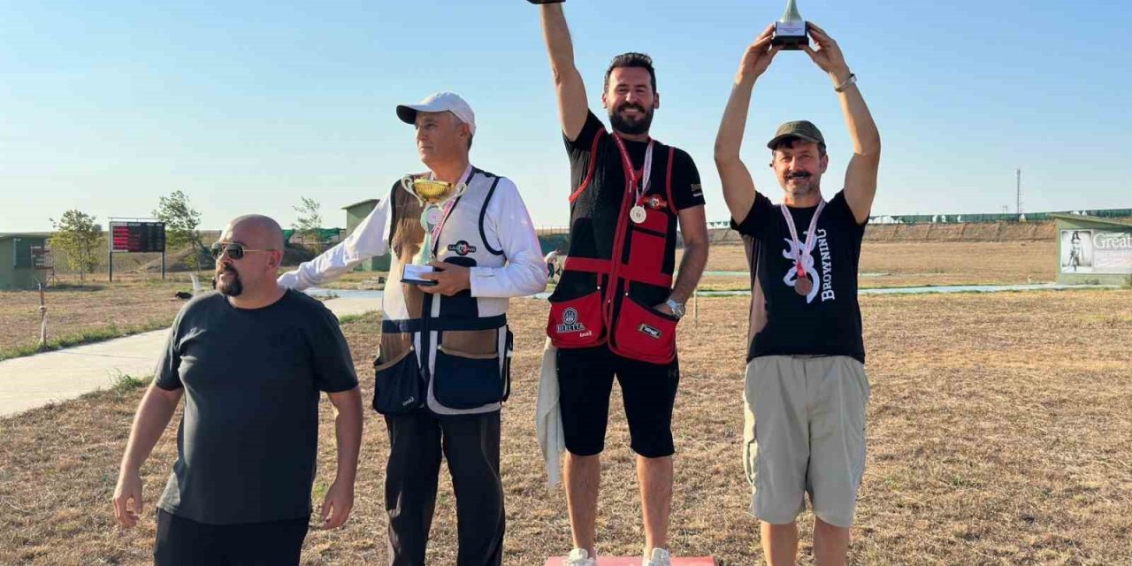 Trap sporunda iki kupa daha