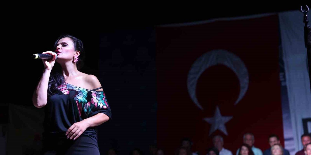 Derinceliler müzik ziyafeti yaşadı