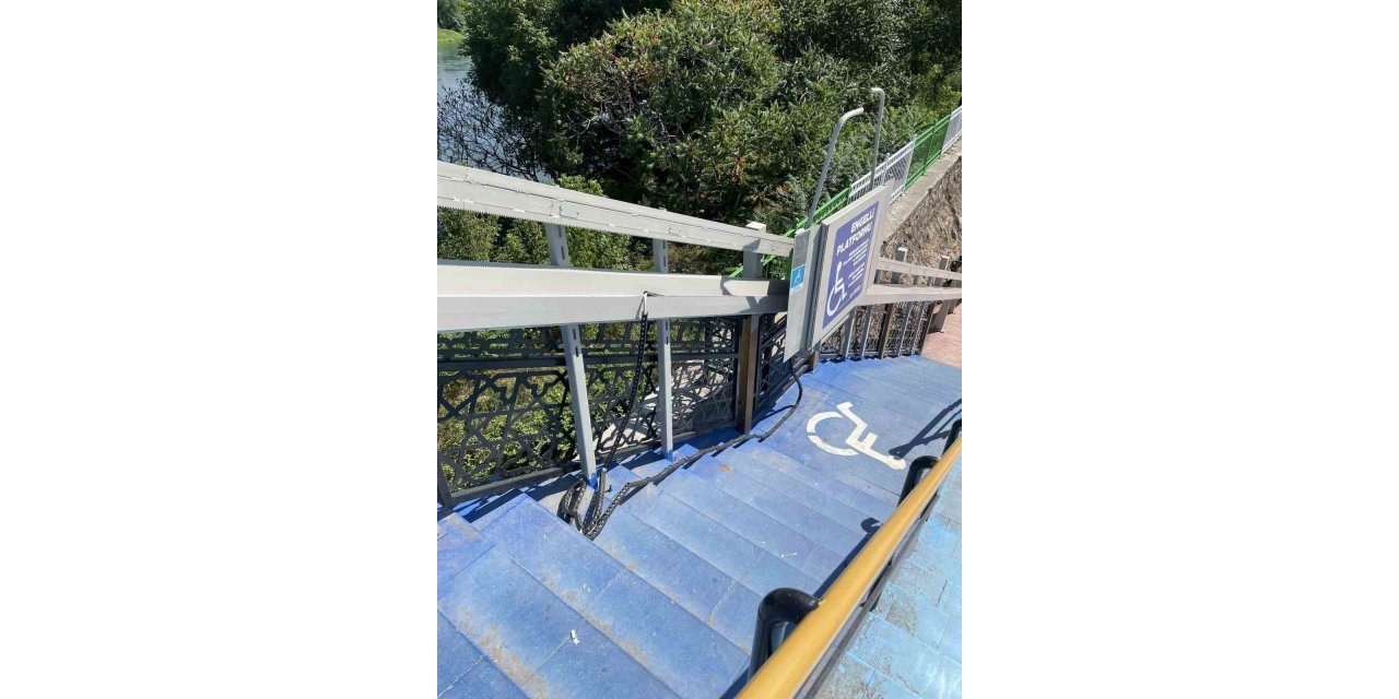 Şehir magandaları engelli platformuna zarar verdi