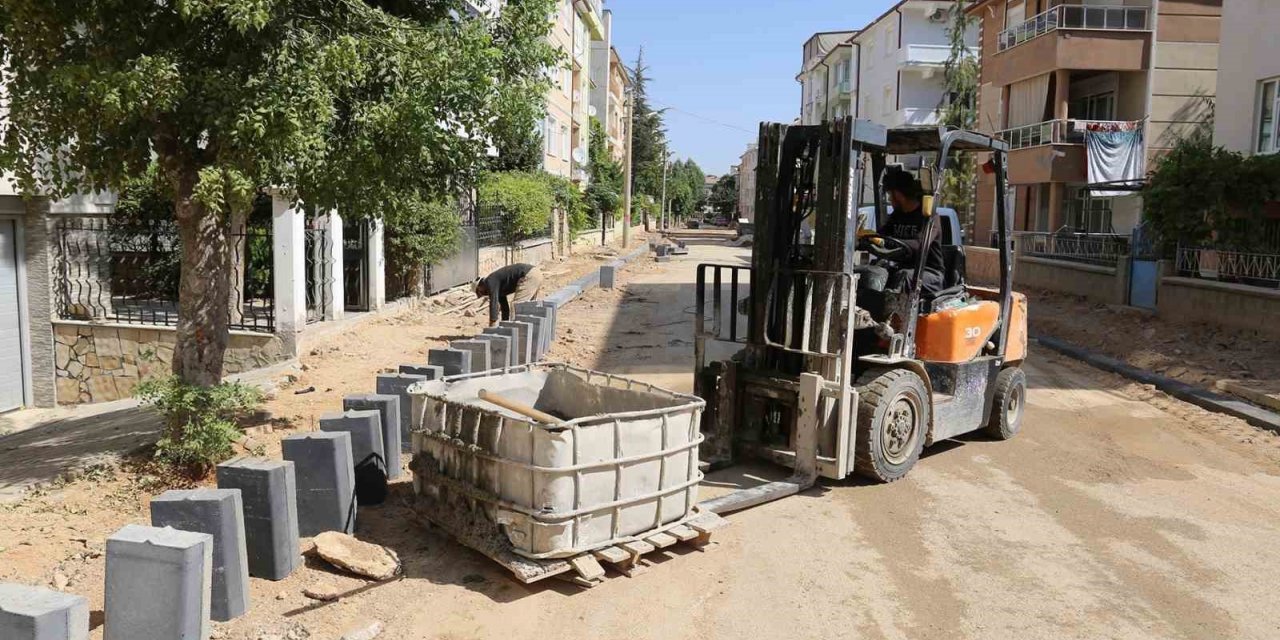 Karaman Belediyesinde kaldırım çalışmaları devam ediyor
