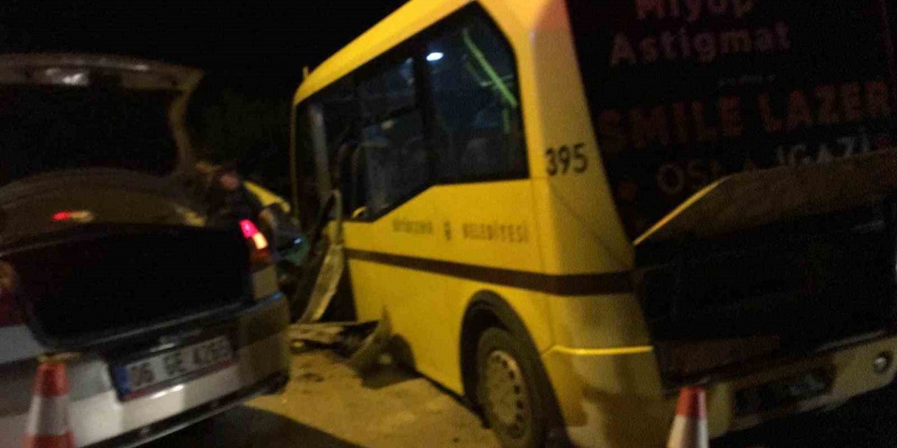 Bursa’da belediye otobüsüyle otomobil çarpıştı: 2 ölü