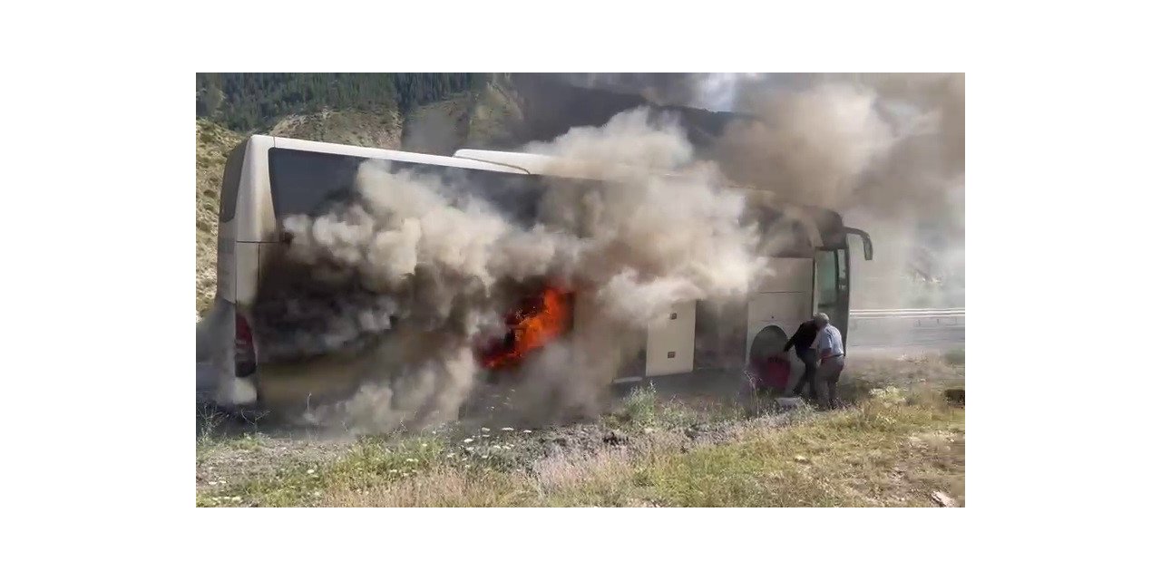 Yolcu otobüsü ateş topuna döndü