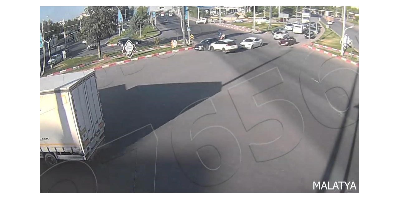 Malatya’da trafik kazaları kameraya yansıdı
