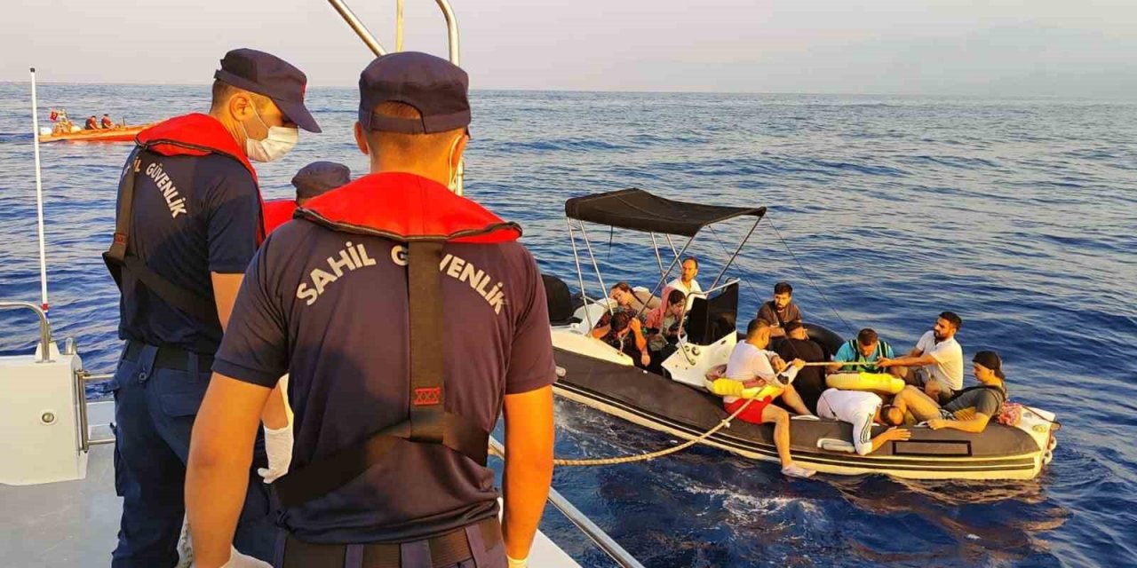 Datça’da 11 düzensiz göçmen kurtarıldı, bir göçmen kaçakçısı yakalandı