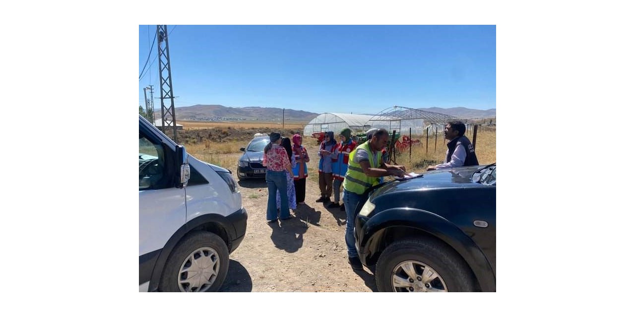 Özalp Belediyesi, seralarda ürettiği ürünleri ihtiyaç sahiplerine dağıttı