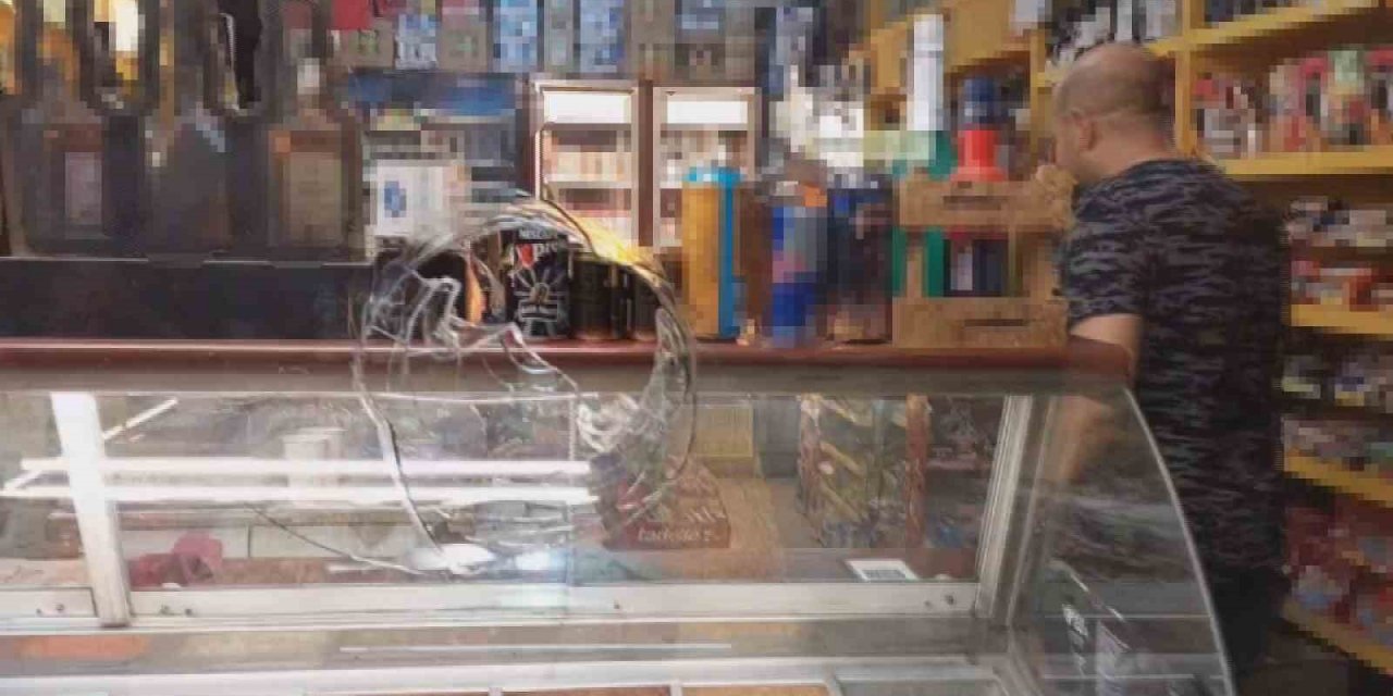 Kurşun yağmuruna tutulan şahsın bacağından vurulmasıyla yaşadığı şok kamerada