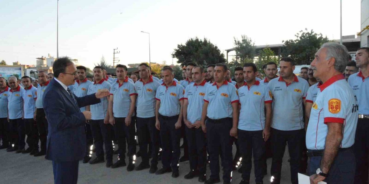 Vali Kızılkaya ilk mesaisini temizlik işçileri ve itfaiye erleriyle yaptı