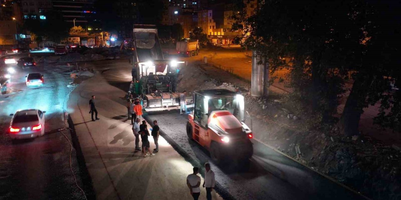Akıllı kavşak düzenlemesinde asfalt çalışması başladı