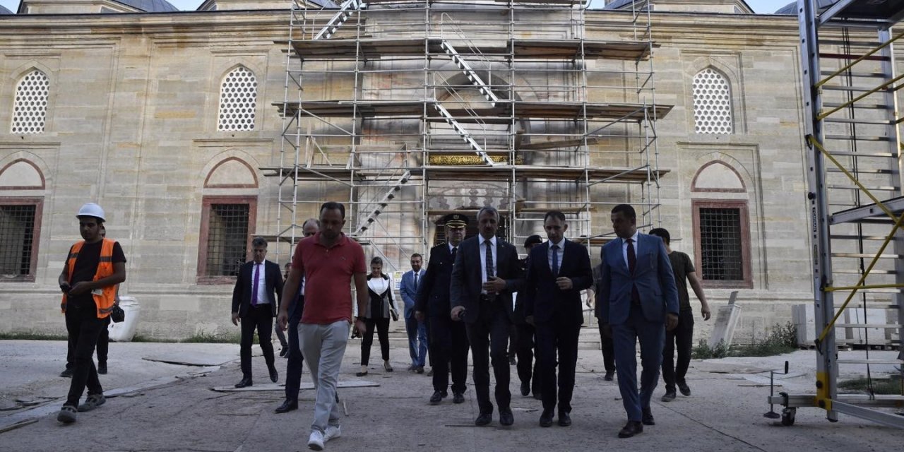 Vali Sezer Selimiye Camii’ni inceledi