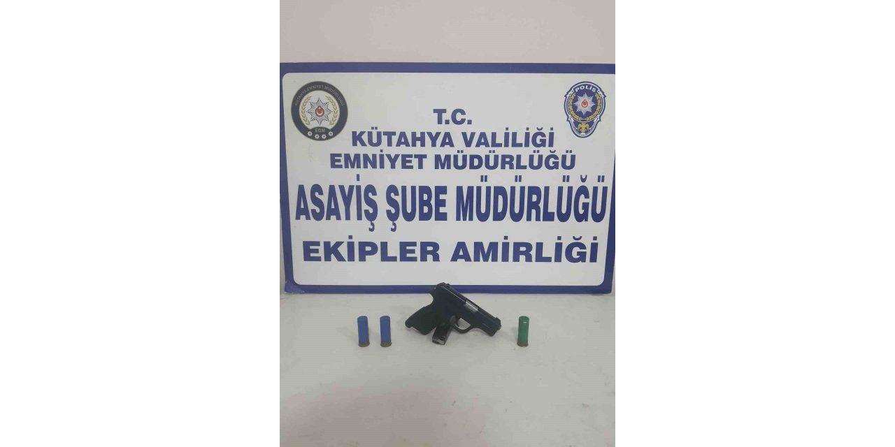 Kütahya’da bir kişinin üzerinde ruhsatsız tabanca ele geçirildi