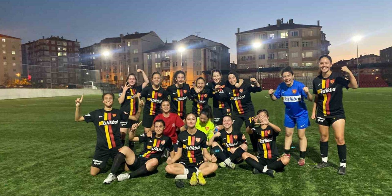Kayseri Kadın FK yarı finalde