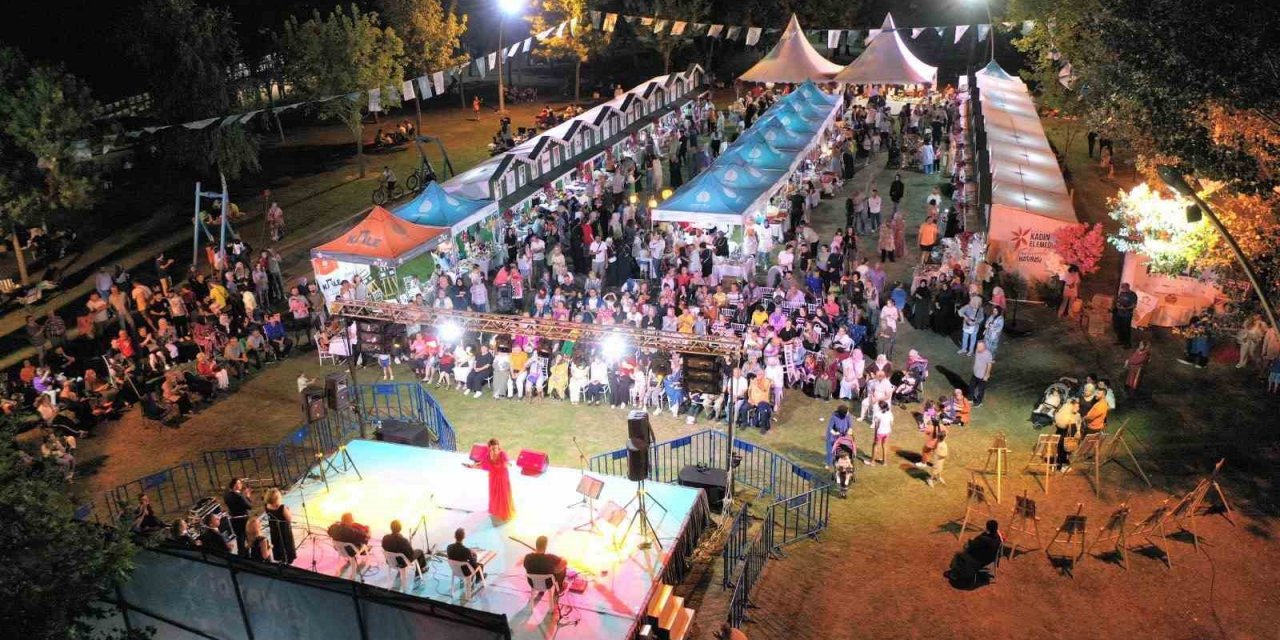 Kadınlar el emeği göz nuru eserlerini sergiledi