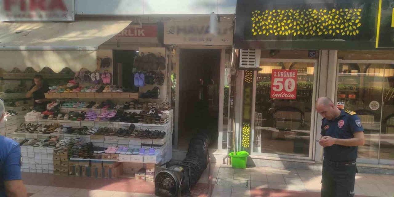 Kombi patlaması sonucu bir işyerinde yangın çıktı