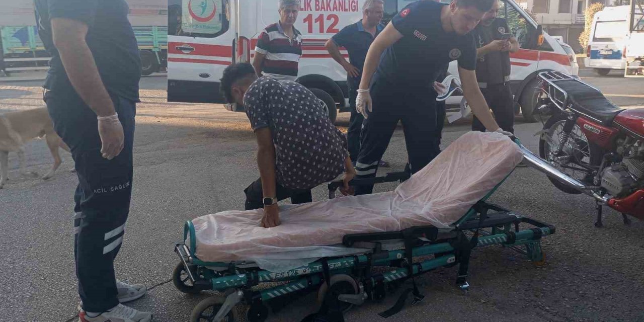 Motosiklet ile kamyonet çarpıştı