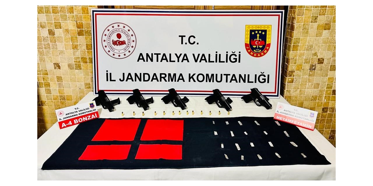 Antalya’da jandarmadan silah ve uyuşturucu madde operasyonu: 2 gözaltı