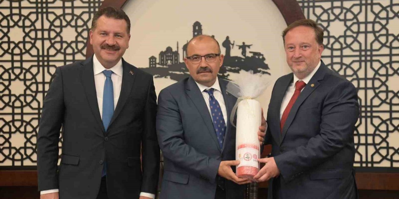 Balıkesir protokolü Kurtdereli yağlı güreşlerine davet edildi