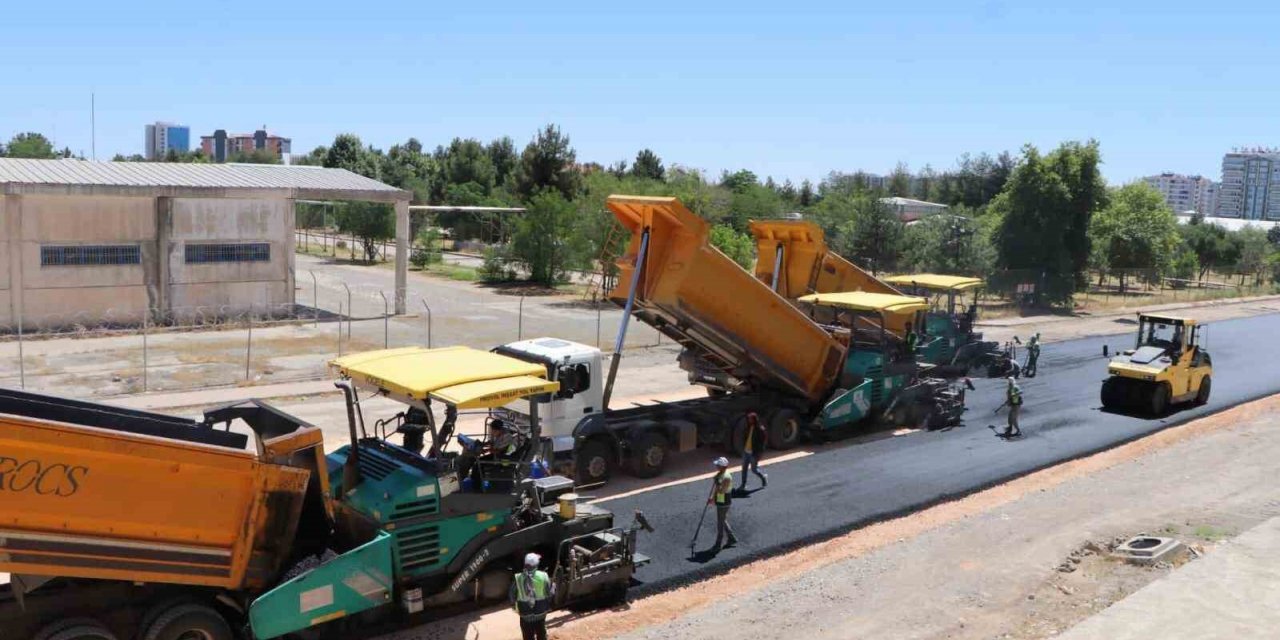 Kayapınar Belediyesi yılsonuna kadar 90 bin metrekare asfalt yapacak
