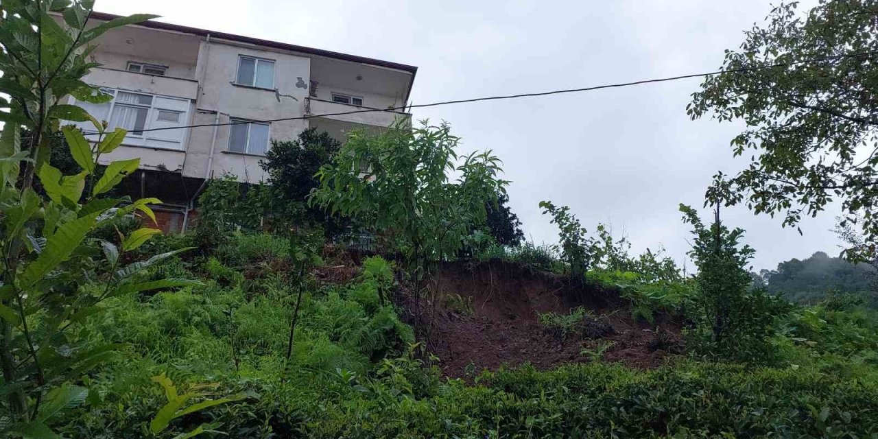 Rize’nin Çayeli ilçesinde şiddetli yağış sonrası boşaltılan bina sakinleri yaşadıkları o anları anlattı