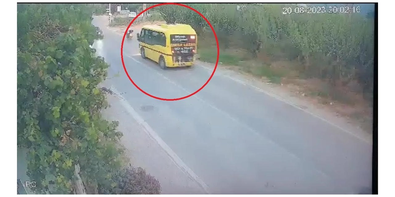 Son sürat gelip çarptı...2 kişinin öldüğü kaza kamerada