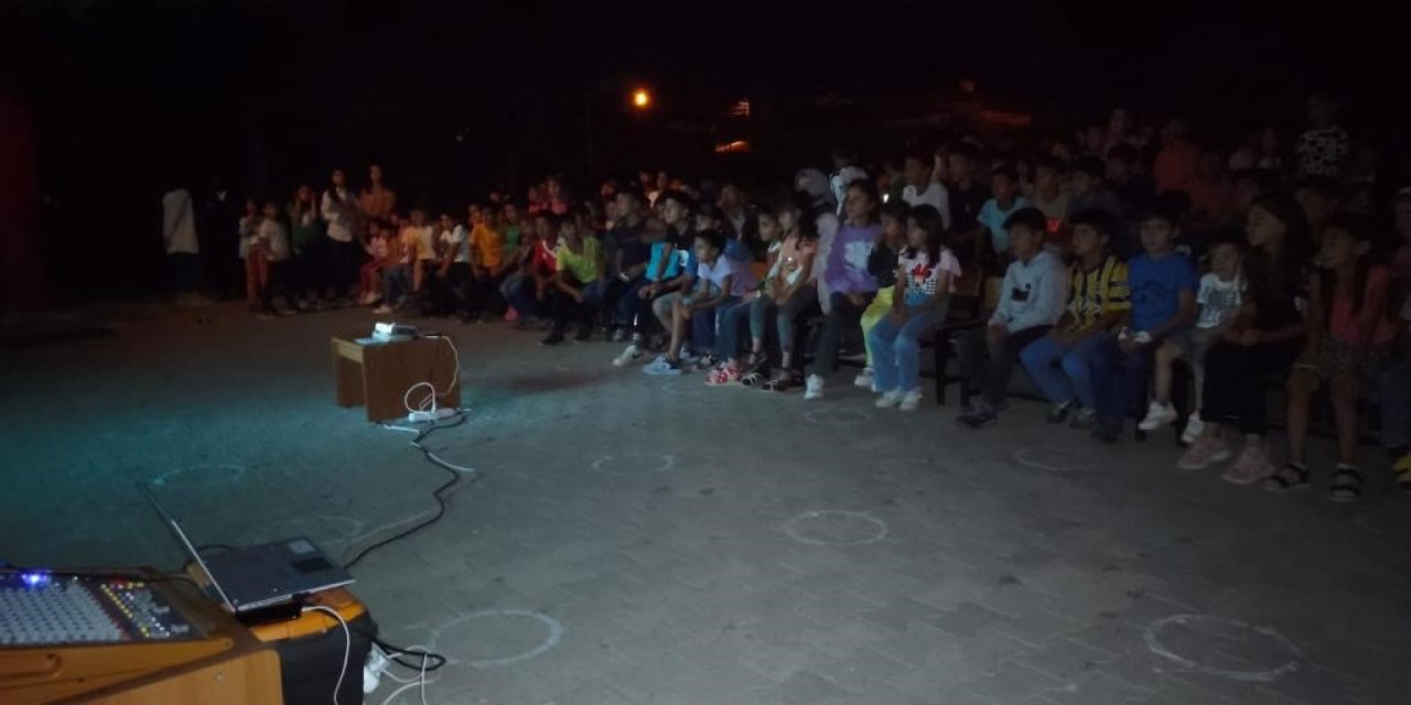 Muradiye’de çocuklar için açık havada sinema etkinliği