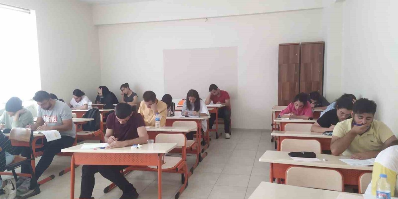 Bağlar Belediyesi ücretsiz kurslarla öğrencilerin hayallerini gerçekleştiriyor